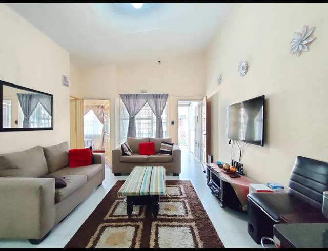 3 BEDROOM TOWNHOUSE FOR SALE IN RIDGEWAY